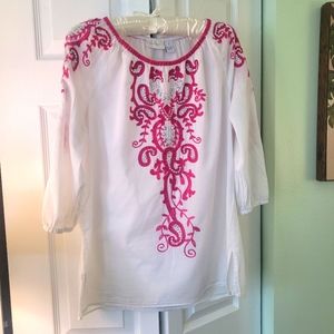 Chico's super cute white top with a dark pink design!